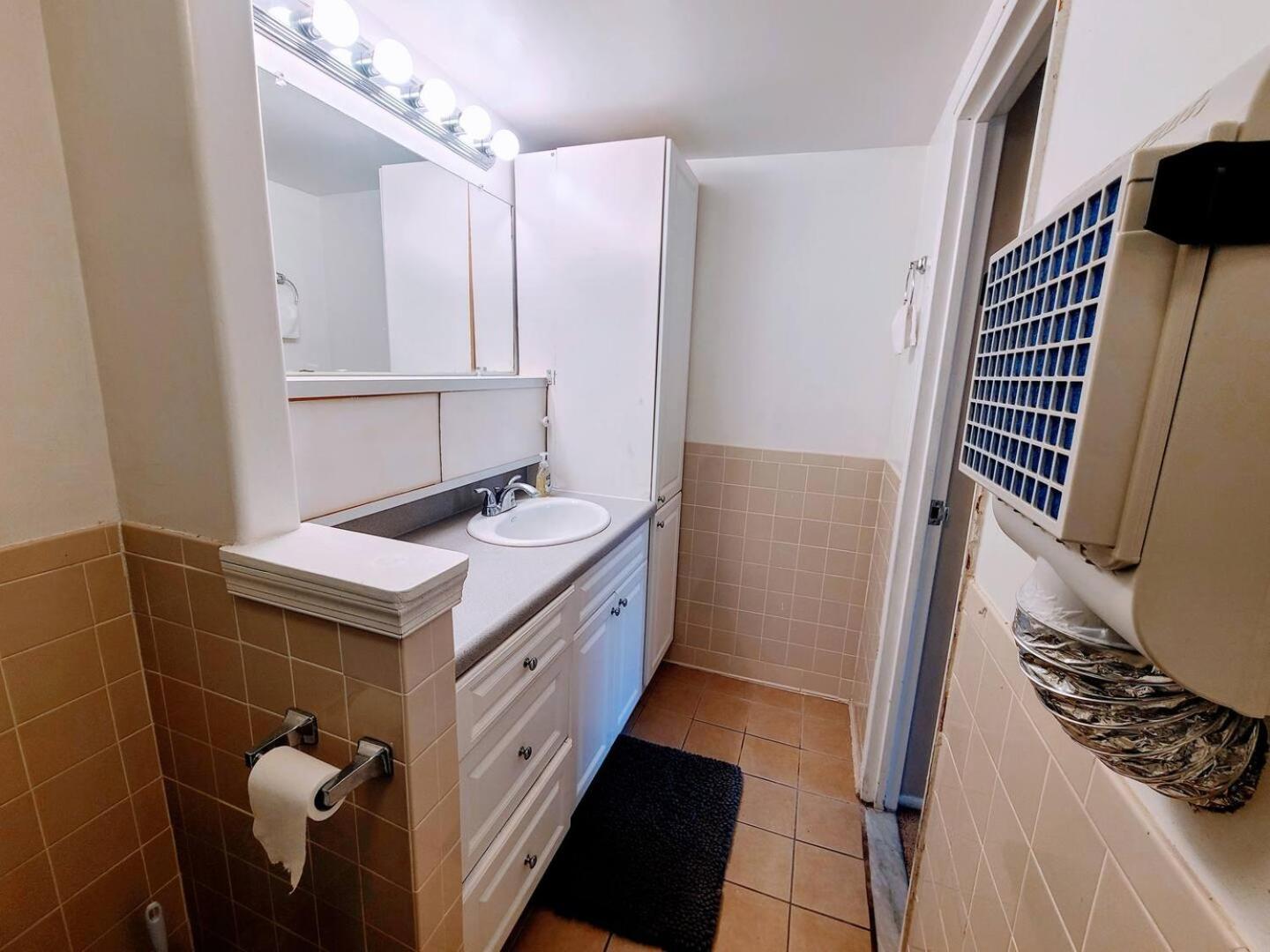 Apartment Amazing, Large, Parking, Long Term *