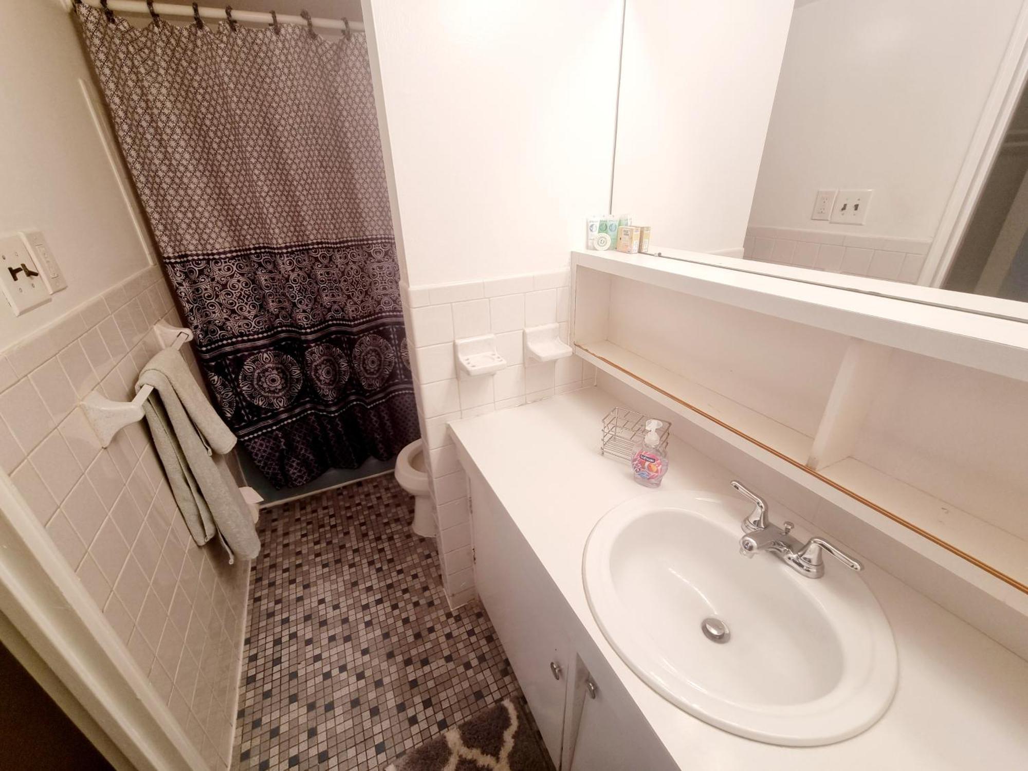 Apartment Amazing, Large, Parking, Long Term *
